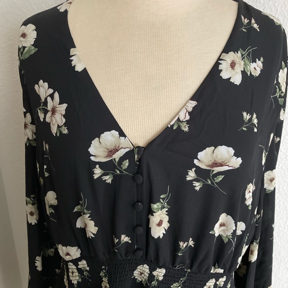 ⭐️$10 DEAL Forever 21 floral dress - Picture 2 of 4